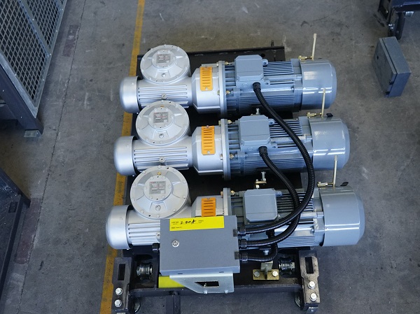 施工升降機(jī)使用的普通電機(jī)與變頻電機(jī)區(qū)別有哪些？